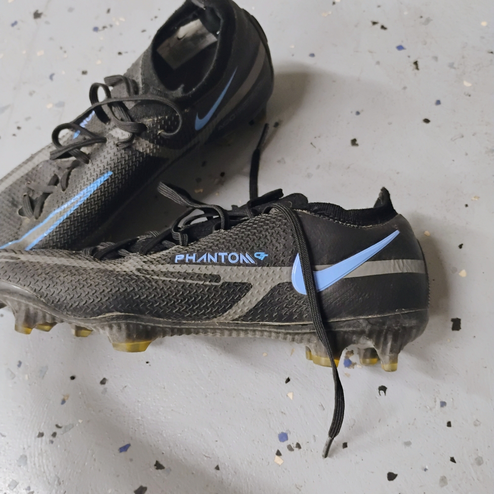 Nike Black and Blue Athletic Shoes